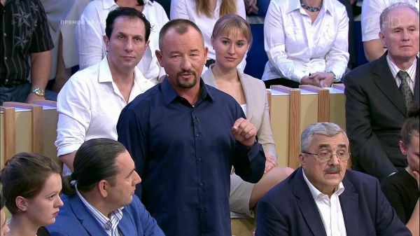 Un prezentator TV a recunoscut, în direct, că a ucis mai mulţi oameni