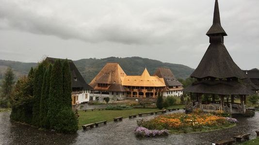 Reportaj de călătorie în Le Monde: Frumusețea sacră a României