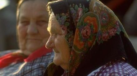 O femeie de 80 de ani din Vaslui riscă închisoarea. Un bărbat a vrut să o violeze, ea s-a apărat