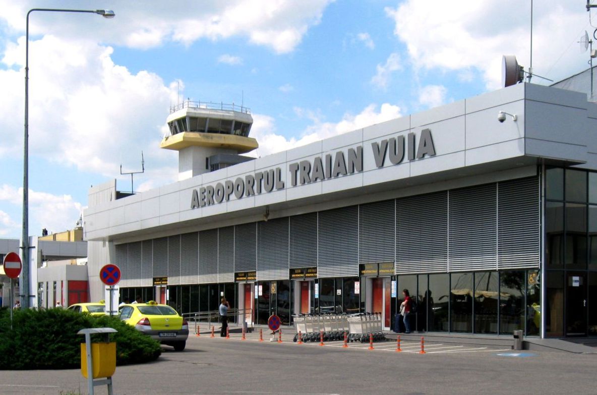 Incident aviatic la Timişoara: un avion de marfă a lovit doi stâlpi de iluminat 