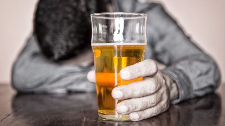 Ce pățești dacă bei alcool înainte de culcare