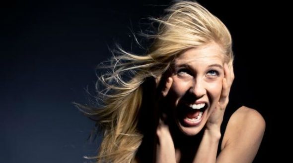 Ţi se poate întâmpla şi ţie fără să ştii! Care sunt cele 13 simptome ale atacului de panică