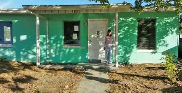 O puştoaică de 15 ani şi-a cumpărat o dărăpănătură cu 12.000$. Ce transformare după renovare!