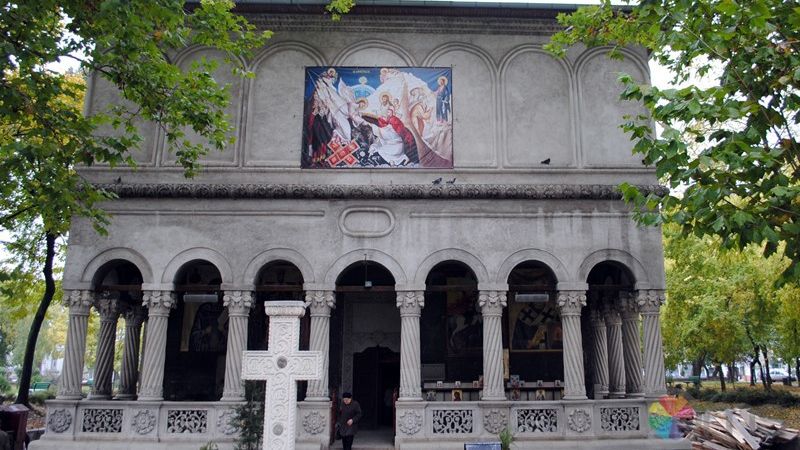 "Problemele Capitalei nu se rezolvă prin rugăciuni şi fum de tămâie". ATAC dur la Gabriela Firea