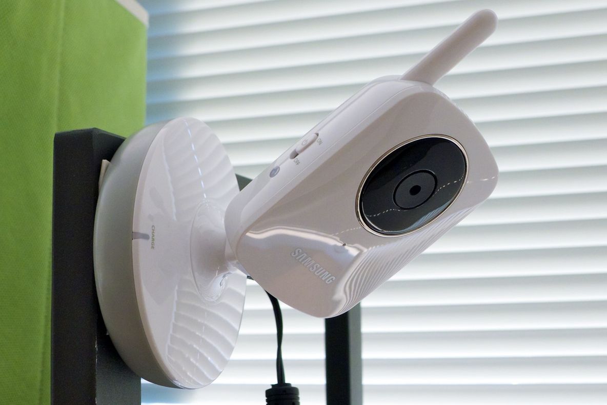 A pus o cameră video în dormitorul copilului. Ce făcea acesta noaptea e de-a dreptul şocant