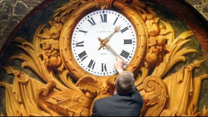 ORA DE IARNĂ 2016. În acest weekend se schimbă ora. Cum trebuie să îţi potriveşti ceasul!