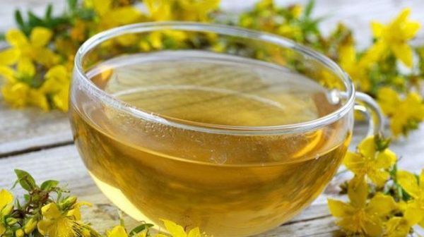 Beneficiile ceaiului de sunătoare. Ce se întâmplă în corpul tău dacă bei o cană pe zi?