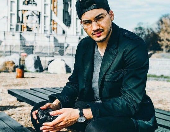 Un fotograf celebru s-a urcat pe un tren de metrou pentru o poză, dar a pățit ceva șocant