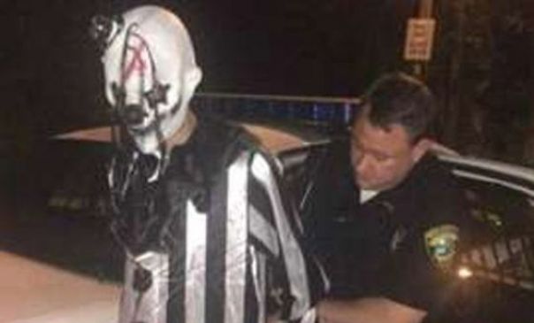 S-au înregistrat sute de atacuri. CLOVNII i-au bagat în sperieţi pe locuitorii acestui oraş