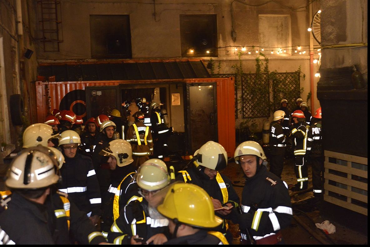 1 AN de la COLECTIV. Mărturii din infern. Ce spun primii salvatori care au ajuns în faţa clubului 