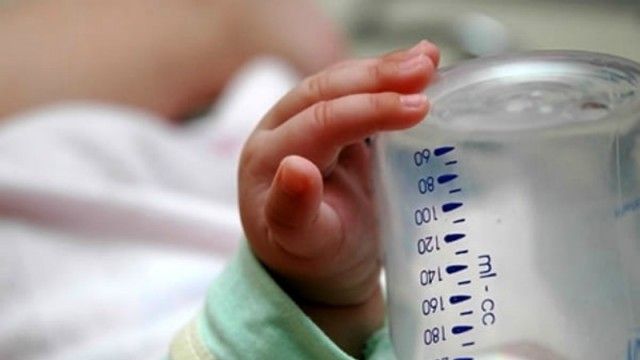 Şocant! Acest bebeluş de doar 9 luni a murit din cauza unei greşeli pe care o fac mulţi părinţi