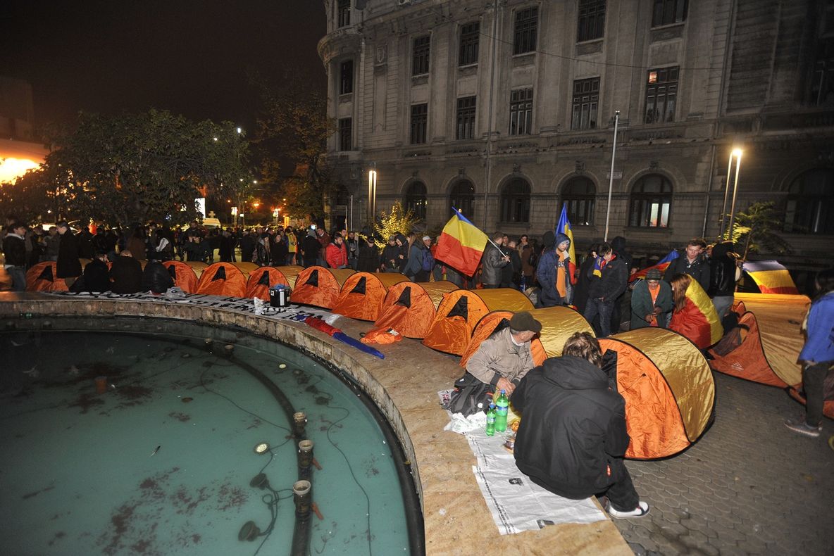 A doua zi de proteste în stradă, la Universitate. Tinerii unionişti au mers la discuţii cu partidele