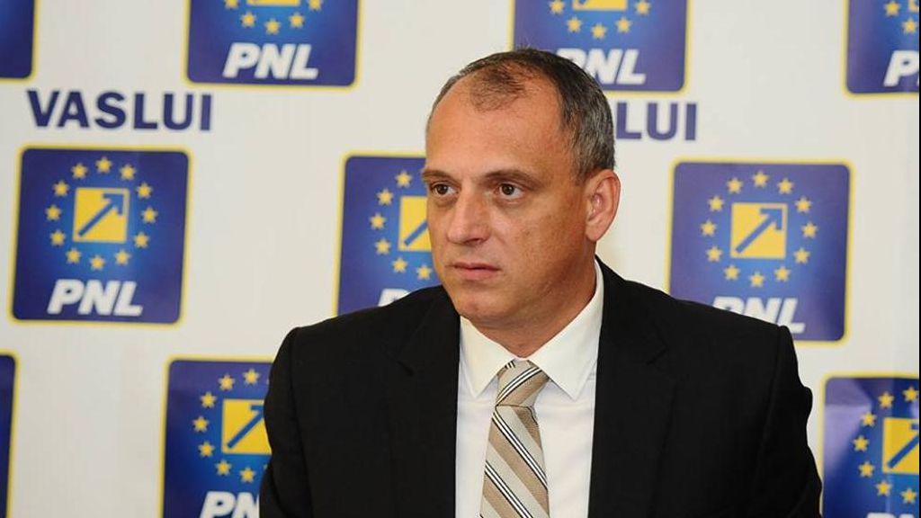 Liderul PNL Vaslui, urmărit penal de DNA, a demisionat din funcţie 