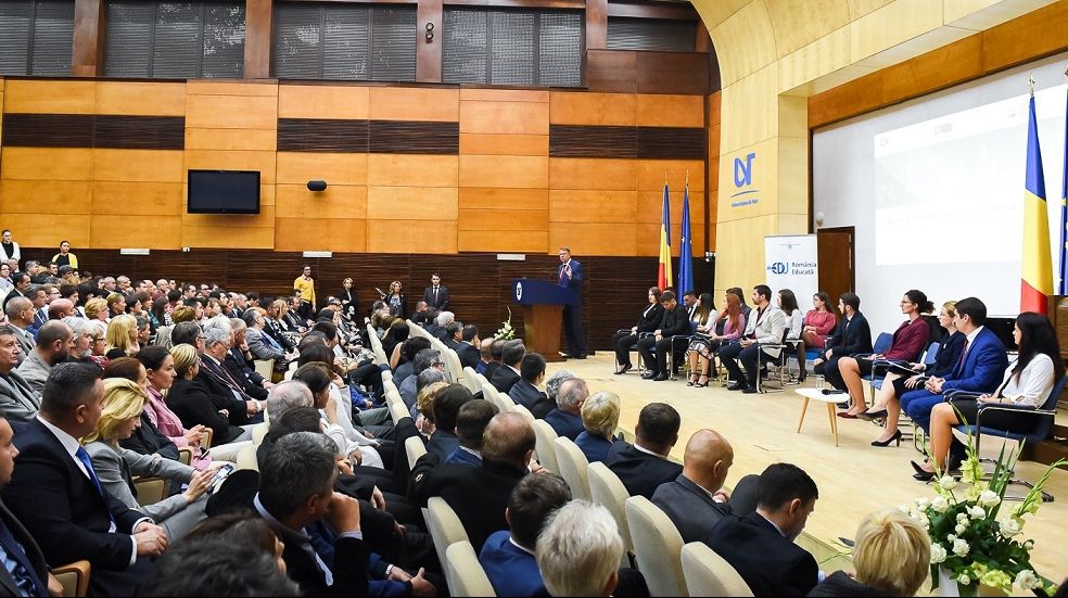 Începe anul universitar, pretext pentru parlamentari să chiulească din nou