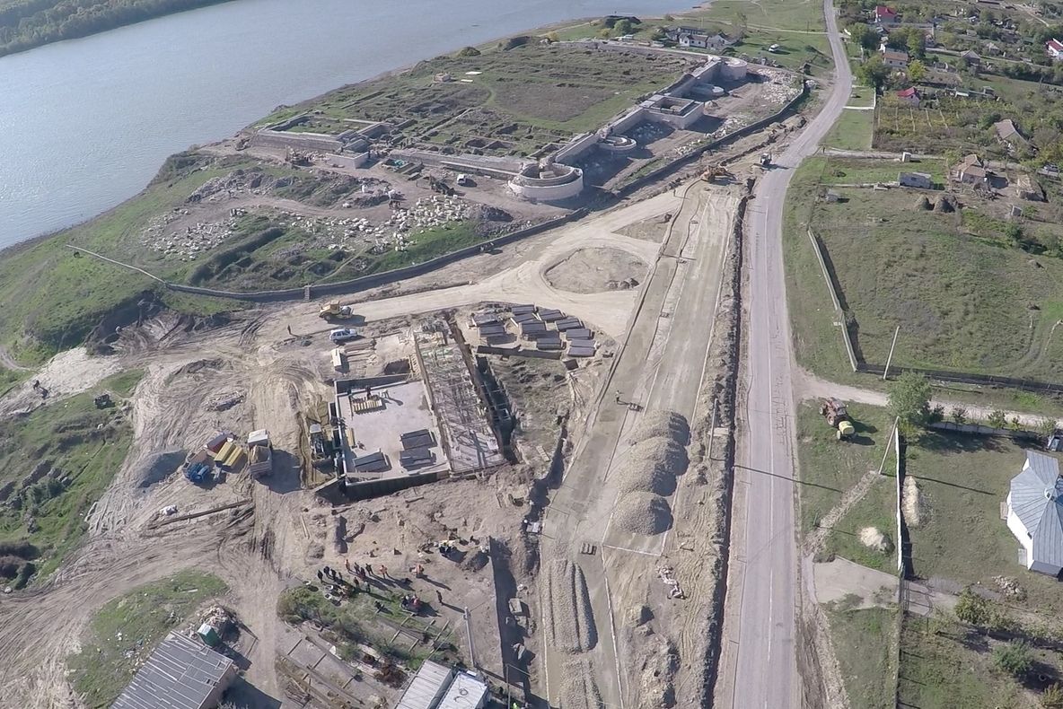 Situație incredibilă. Lucrările de "reabilitare" au distrus cetatea Capidava