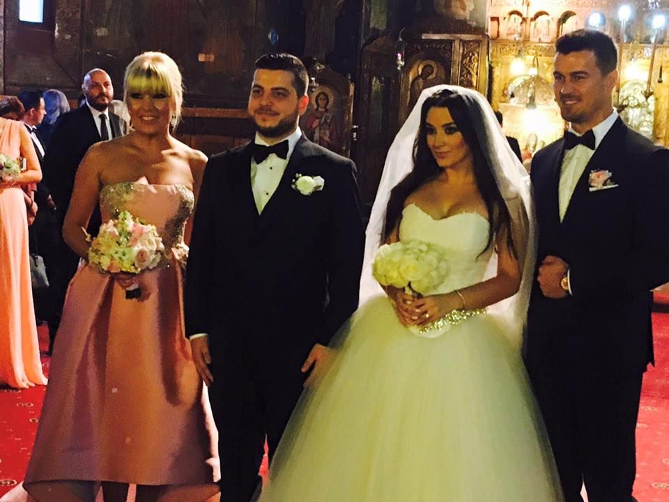 Elena Udrea, apariţie spectaculoasă la nunta lui Honorius Prigoană, cu un inel...de logodnă?