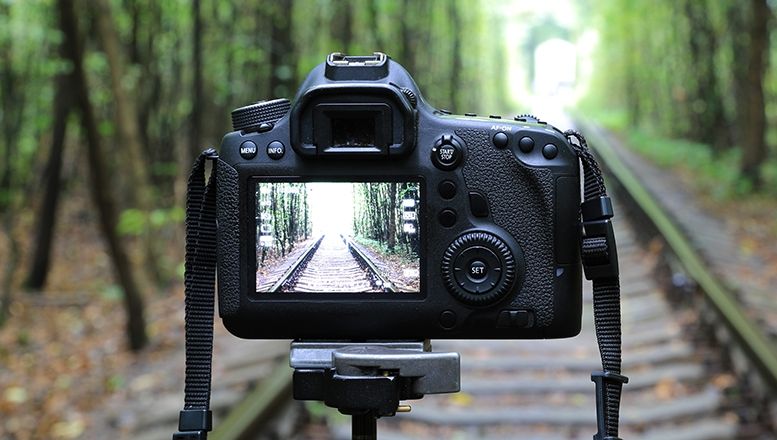 eMAG - TOP 6 cele mai ieftine aparate foto DSLR. Preturile incep de la 1.500 de lei