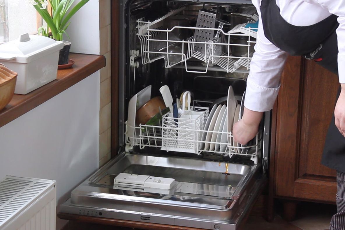 eMAG – Cat costa cele mai ieftine masini de spalat vase