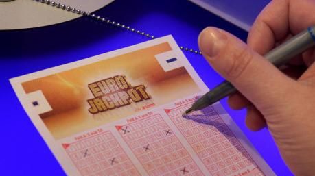 Câştig record la Loto! Un bărbat este mai bogat cu 90 de milioane de euro 