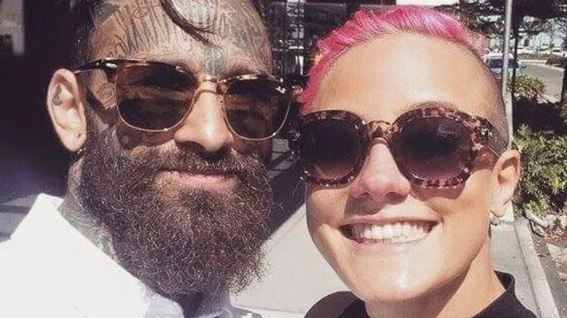 Iubitul a bătut-o crunt şi apoi a încercat să o sufoce. De ce spune: "Mă bucur că m-a bătut pe mine"