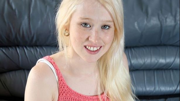 A intrat pe Facebook și a văzut că toți o cred moartă. Motivul e incredibil