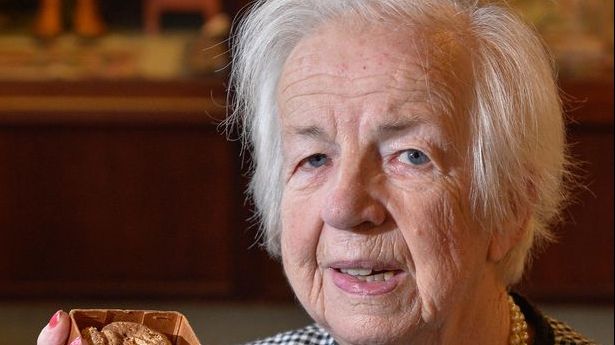 Cea mai amuzantă descoperire. Ce a găsit o femeie în beciul casei. Stătea acolo de 100 de ani