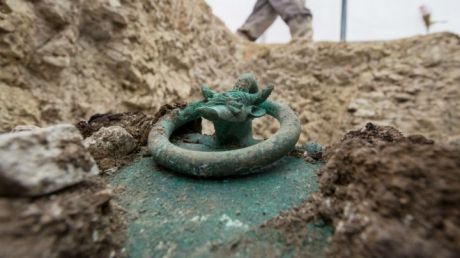 Adevărată comoară, descoperită întâmplător, în Franţa. A stat sub pământ timp de 2000 de ani!