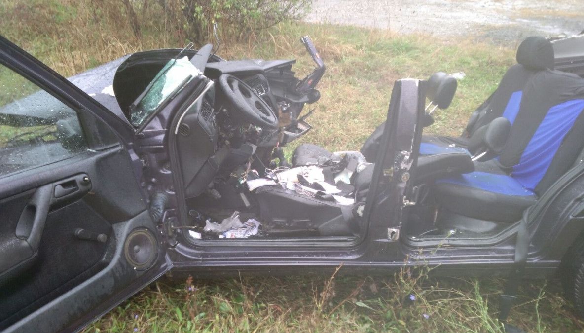 Accident mortal! Maşina a fost făcută praf. Imaginile sunt greu de privit