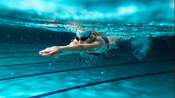 Ce se întâmplă dacă înoți în fiecare zi. Nu te gândeai la un asemenea efect