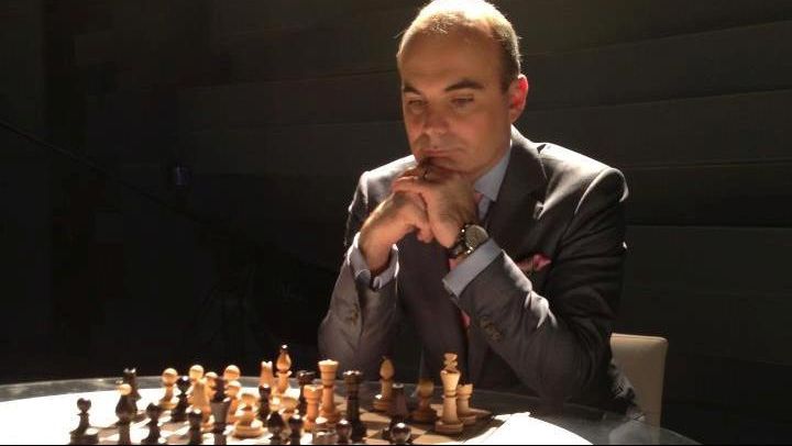 Realizatorul ,,Jocuri de putere", Rareş Bogdan, a primit premiul de excelenţă în jurnalism