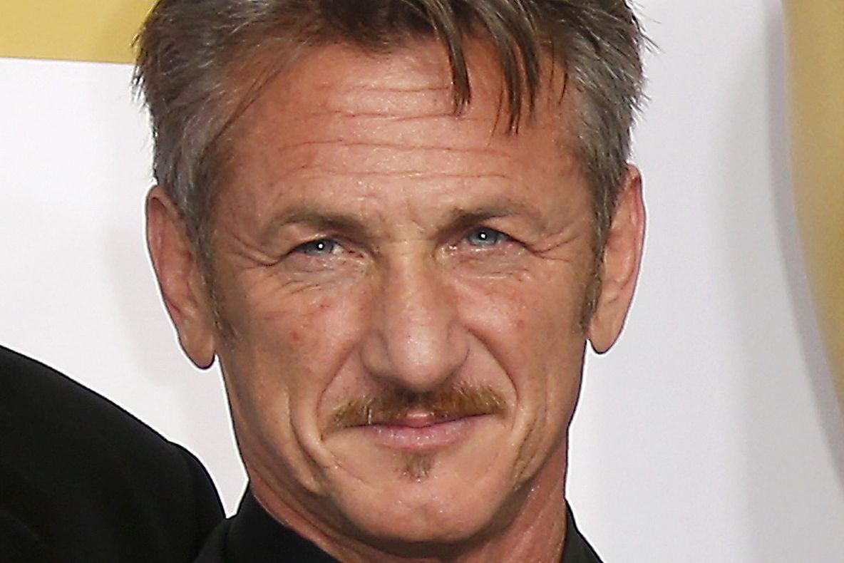 Actorul Sean Penn a dat lovitura. Are o iubită cu 32 de ani mai tânără. Cum arată noua cucerire