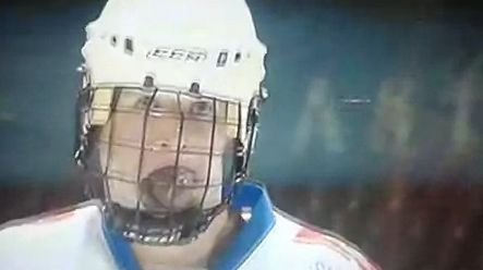 Secretul acestui tânăr sportiv te va înfiora! Are limba cât o minge de tenis