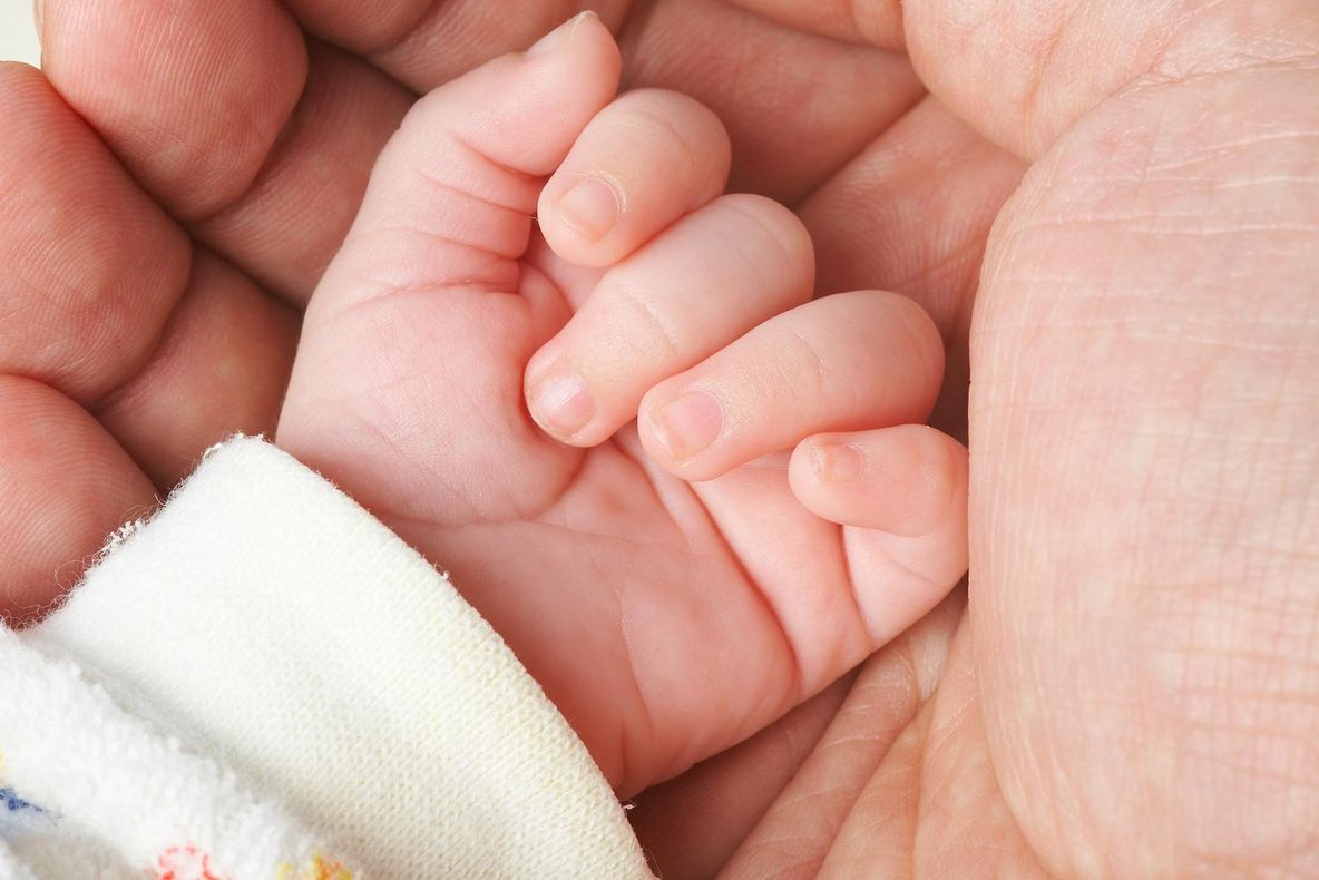 Proteste în toată ţara, în urma cazului copilului mort după ce a fost plimbat între spitale