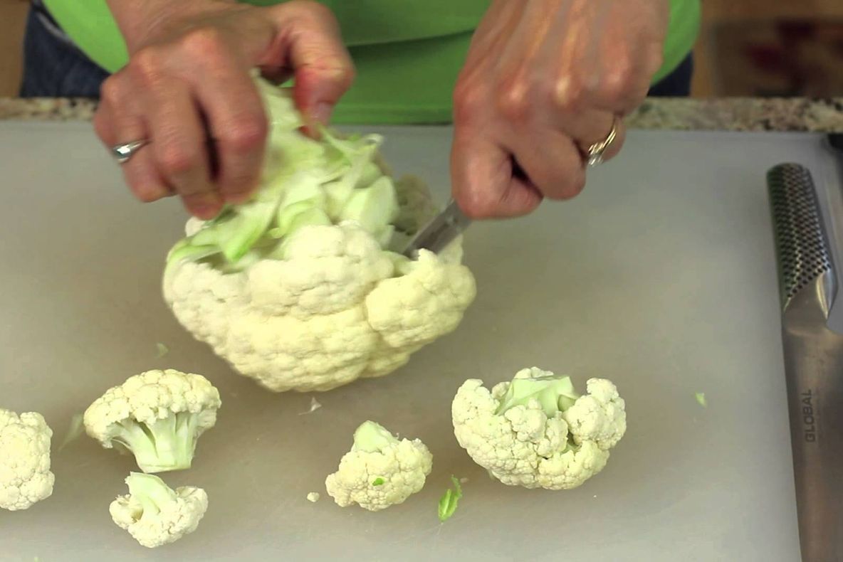 A tăiat o conopidă şi a înlemnit! Ce a găsit în interior: "ESTE IMENS!"