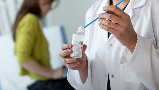 La un pas de moarte din cauza medicilor! Ce obiect au uitat în ea, după o operație ginecologică