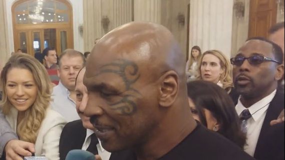 Mike Tyson, în Parlament: "Politica, neplăcută". Ce spun deputaţii şi senatorii despre vizită