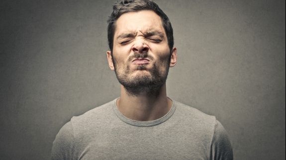 Simți mirosuri pe care cei din jur nu le simt? Mergi rapid la medic. Ce înseamnă