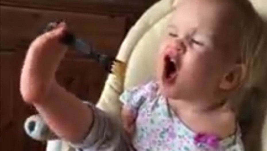 Această micuţă a impresionat întreaga lume! ADEVĂRUL DUREROS din spatele acestor imagini