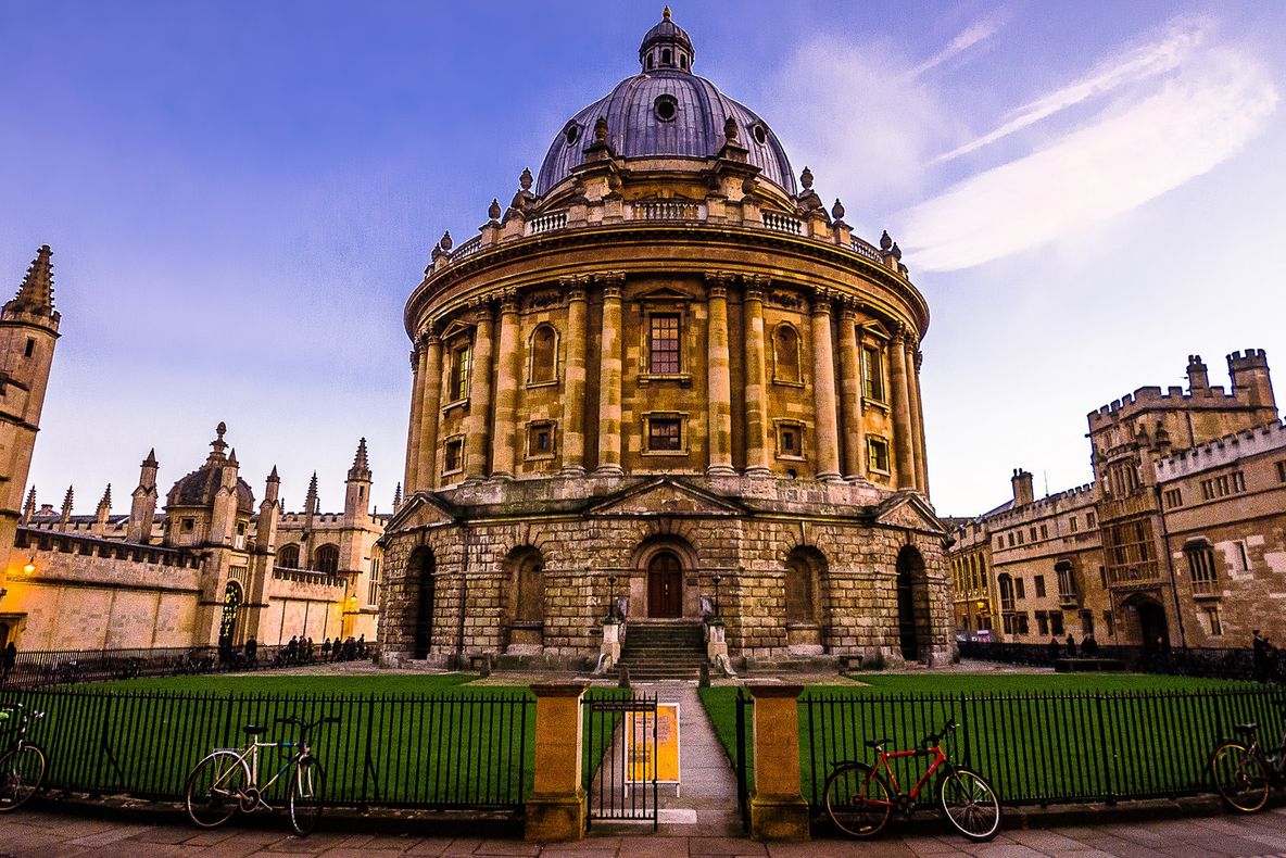 Elevă olimpică din Constanţa, admisă la Oxford, NU are bani pentru taxele școlare