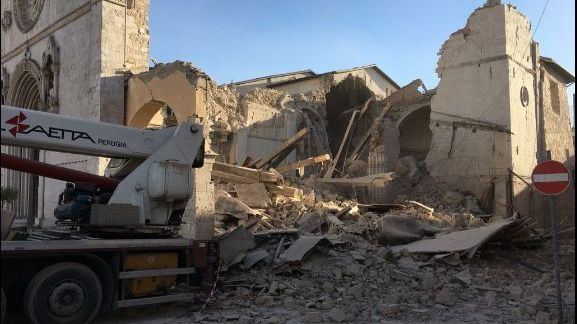 Cutremur puternic, cu magnitudine 6,5, în Italia. Mai multe clădiri prăbușite. Imaginile dezastrului