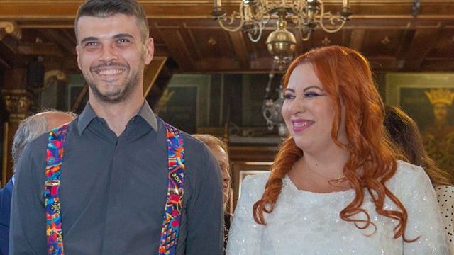Oana Roman a slăbit mult. Şi-a făcut apariţia cu un decolteu sexy