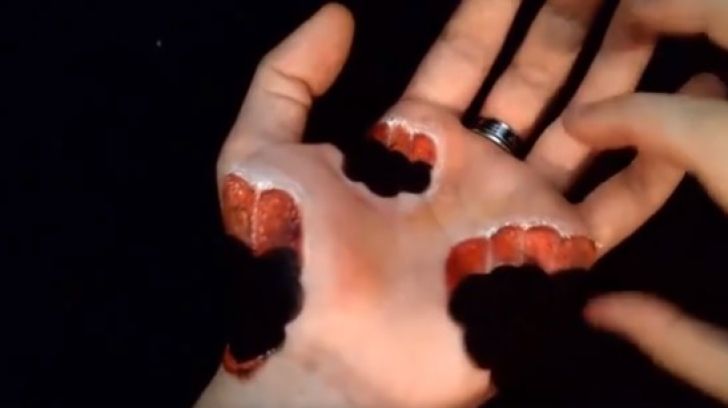 I-au văzut palma RUPTĂ, sângera... Când s-au uitat mai bine, au îngheţat! Cum să facă aşa ceva?!