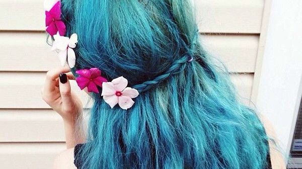 Oamenii de ştiinţă explică! De ce nu se naşte omul cu părul albastru?