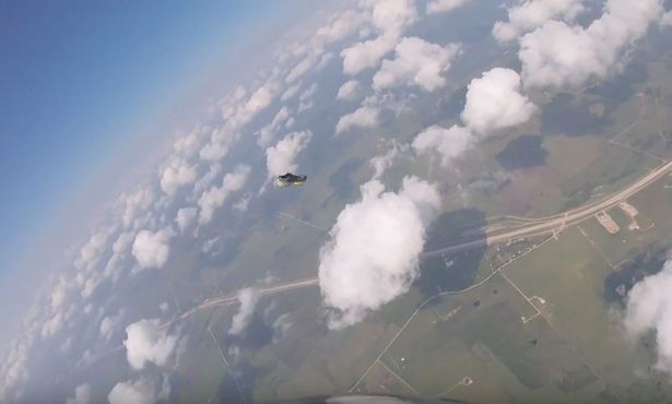 Un parașutist și-a pierdut pantoful în aer. Câteva clipe mai târziu, ceva uimitor s-a întâmplat