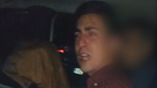 Poliţist beat, oprit în trafic cu 12 focuri de armă 