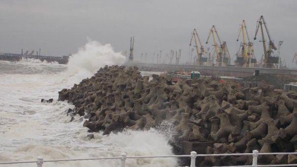 Porturile de la Marea Neagră, închise din cauza vântului puternic
