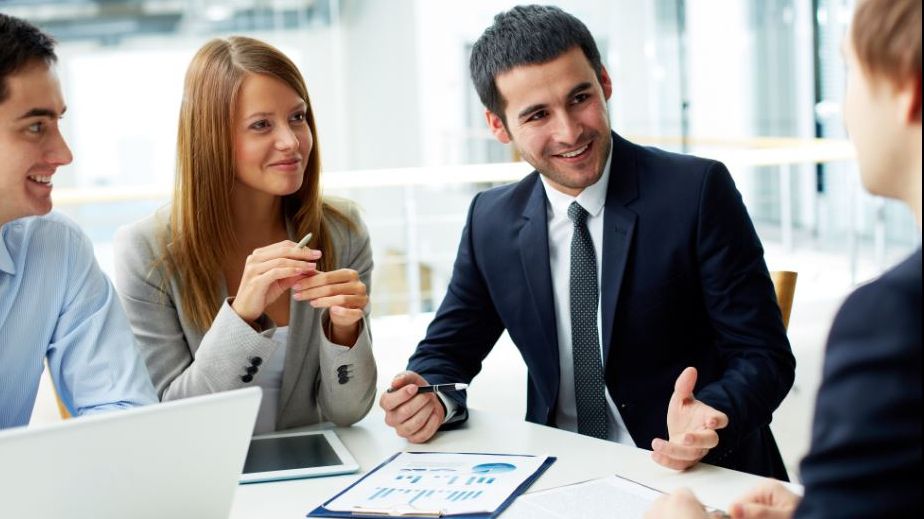 Poziția în care să nu stai niciodată la serviciu. Ce spun psihologii