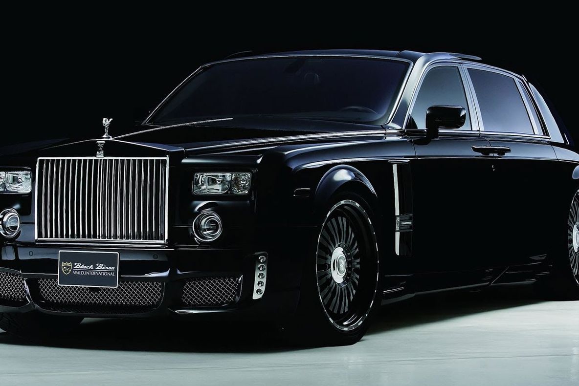 A plătit 8 milioane € pentru un număr de înmatriculare preferenţial la Rolls Royce. Ce scrie