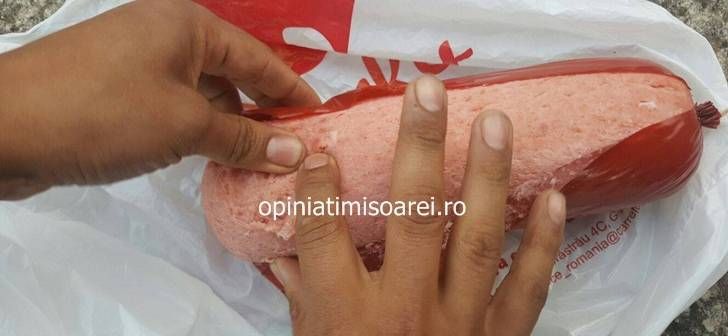 Bomba de la raft. Un student din Timişoara a avut surpriza vieţii după ce a cumpărat un salam