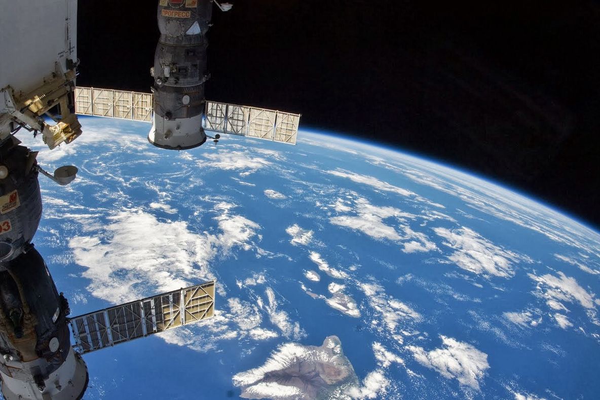 Un satelit misterios se rotește în jurul Pământului de peste 500 de zile